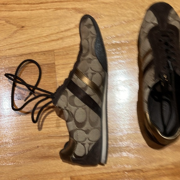 Ladies Coach sneakers. - Picture 4 of 4